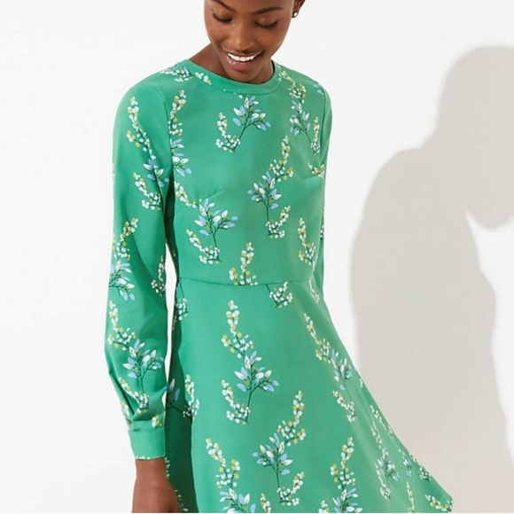 LOFT Ann Taylor Green Spring Print Fit and Flare Long Bell Sleeve Dress Sz 10 - Picture 2 of 11